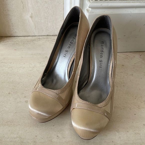 Madden Girl Alexsa Satin & Patent Leather Pumps 8 - Picture 1 of 6